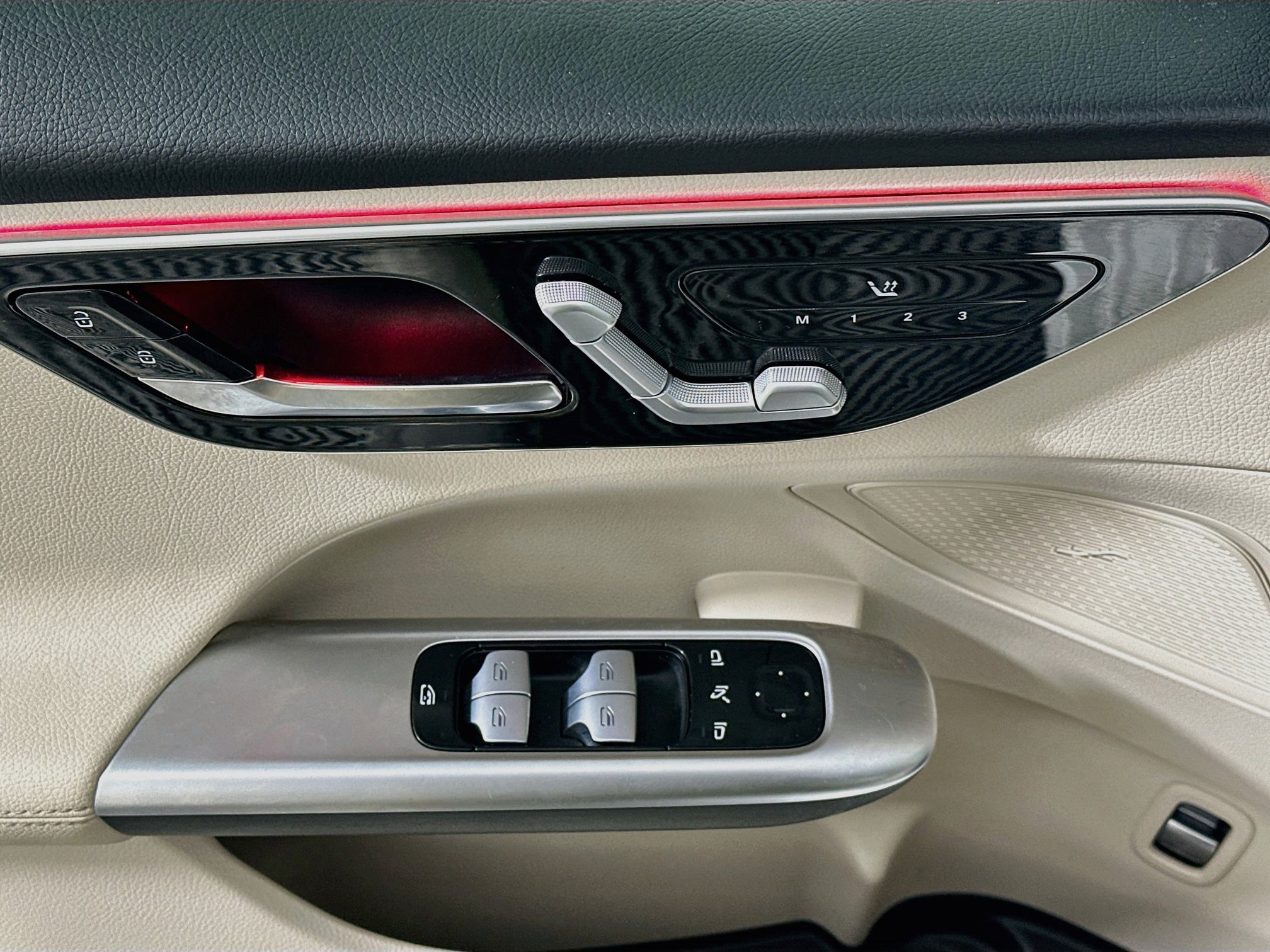 Used 2025 Mercedes-Benz C 300 Sedan image 15