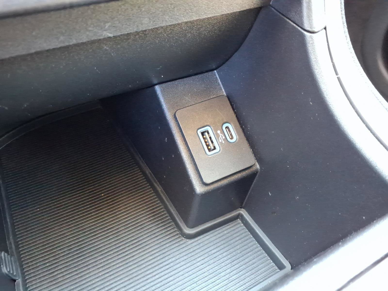 Used 2023 Ford Edge SEL image 15