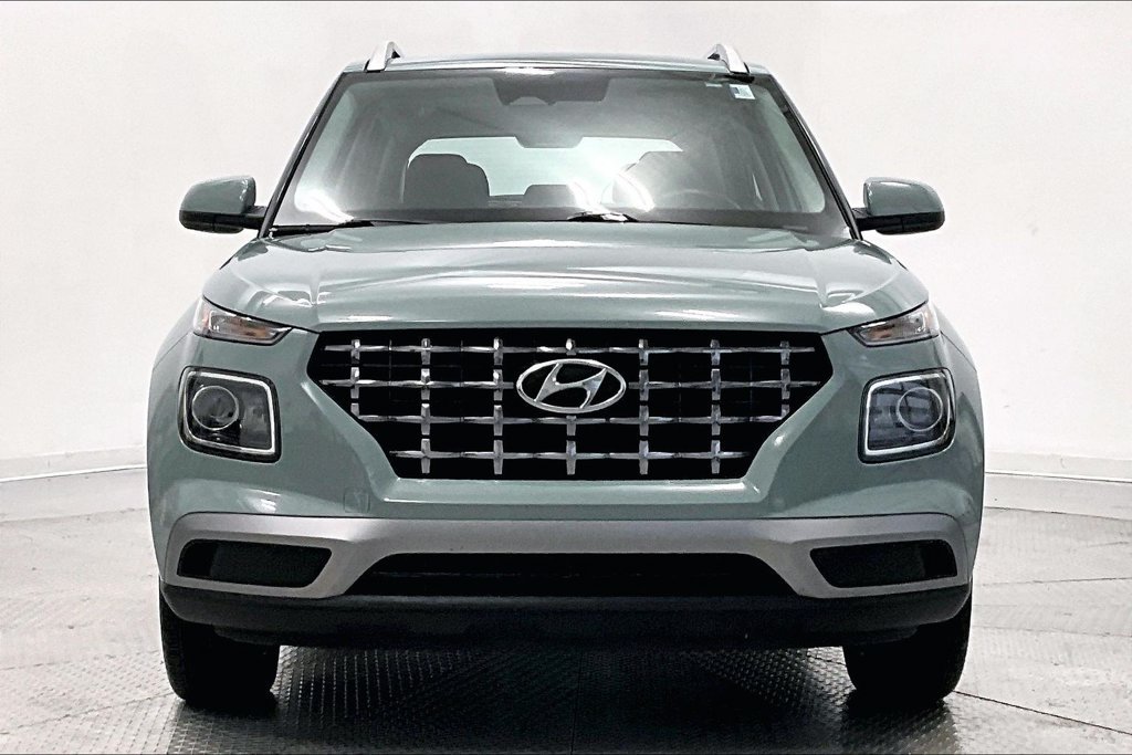 Used 2025 Hyundai Venue SEL FWD image 3