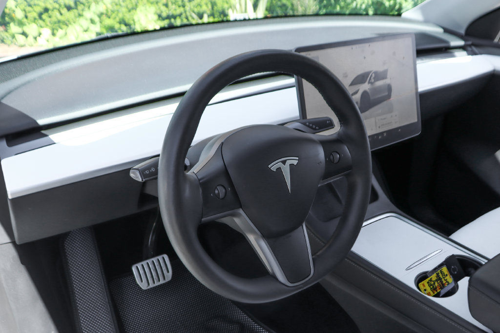 Used 2023 Tesla Model Y Performance AWD/4WD image 19