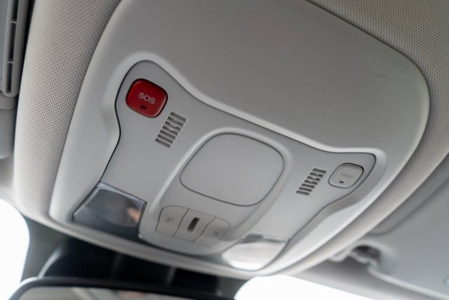 Used 2023 Jeep Renegade Latitude w/ Premium Group image 33