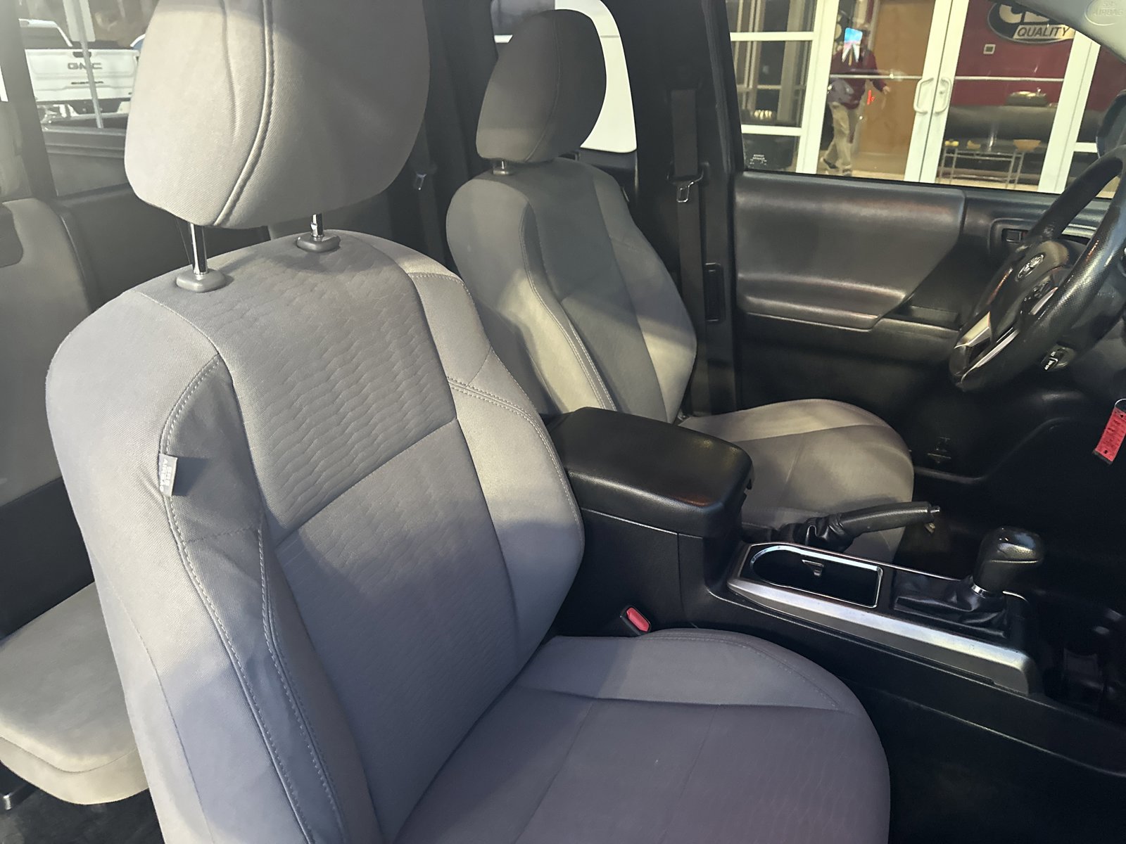 Used 2018 Toyota Tacoma SR5 w/ SR5 Appearance Package (SM) AWD/4WD image 27