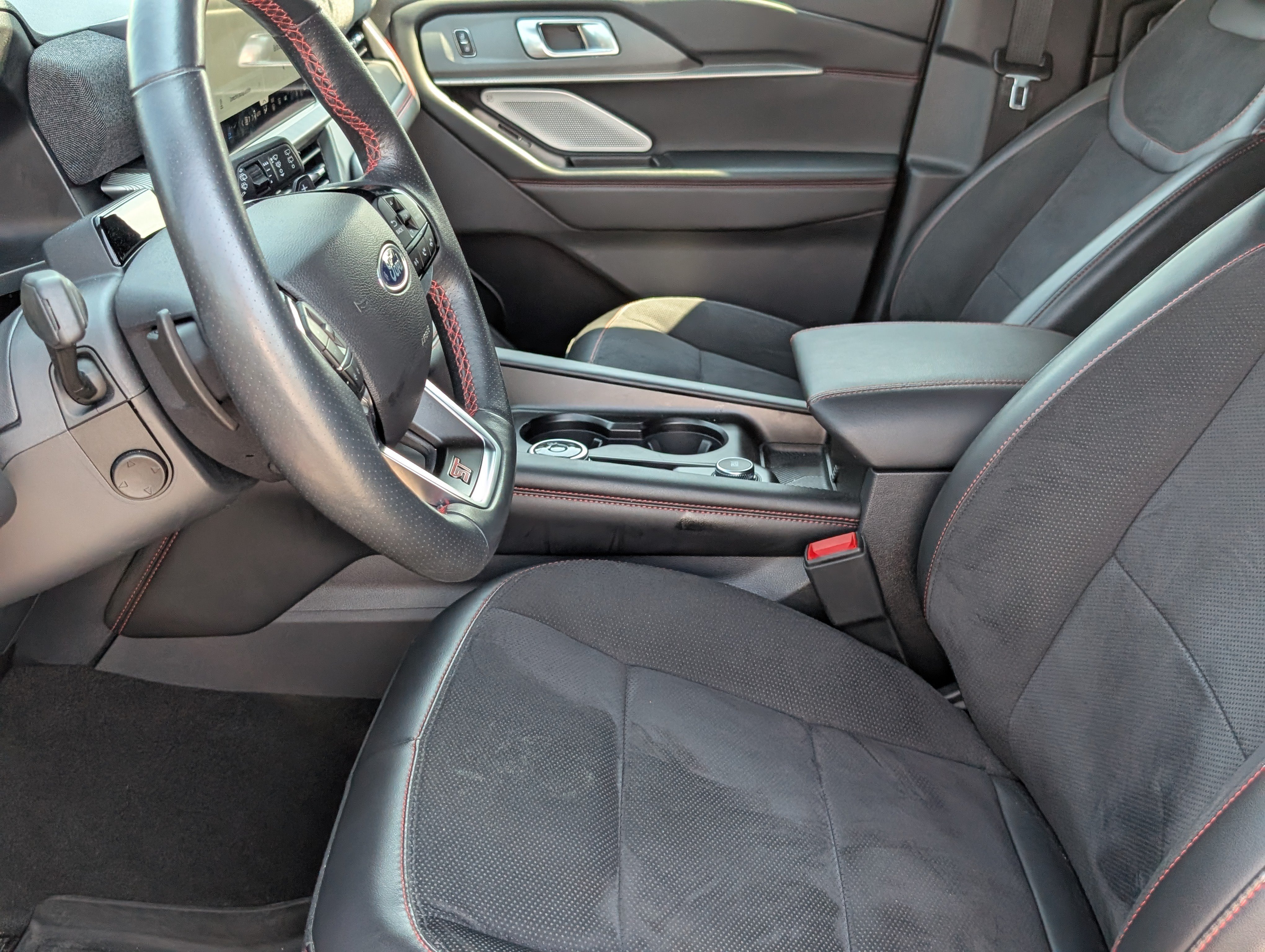 Used 2025 Ford Explorer ST AWD/4WD image 12