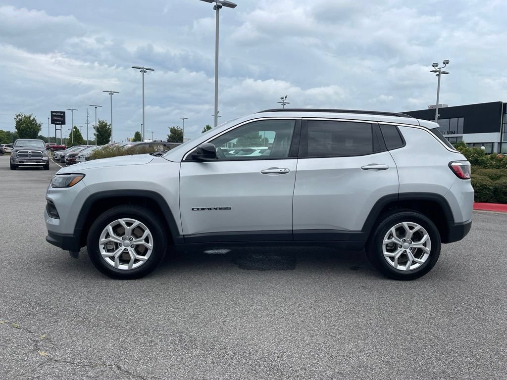 Used 2024 Jeep Compass Latitude AWD/4WD image 4