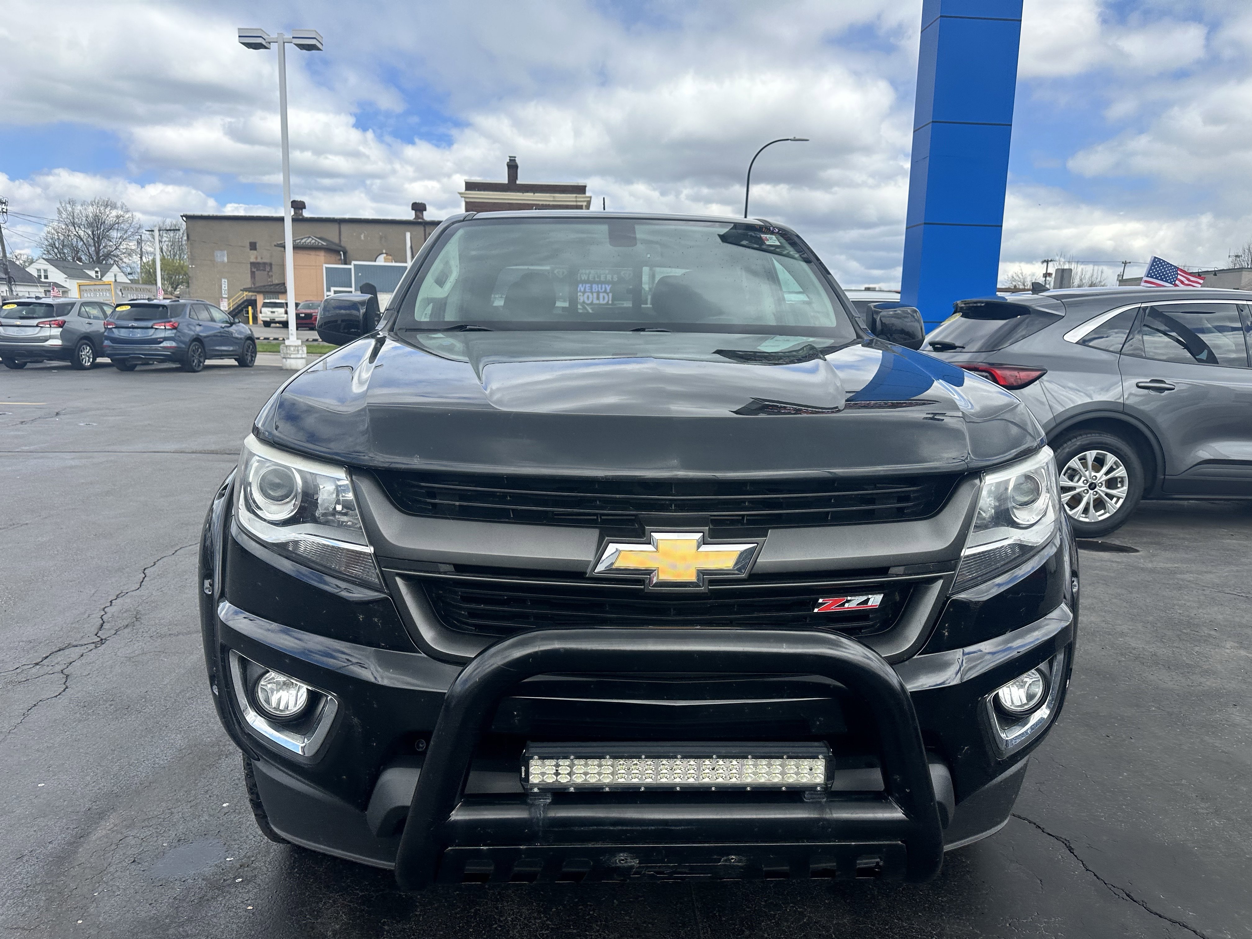Used 2019 Chevrolet Colorado Z71 AWD/4WD image 2