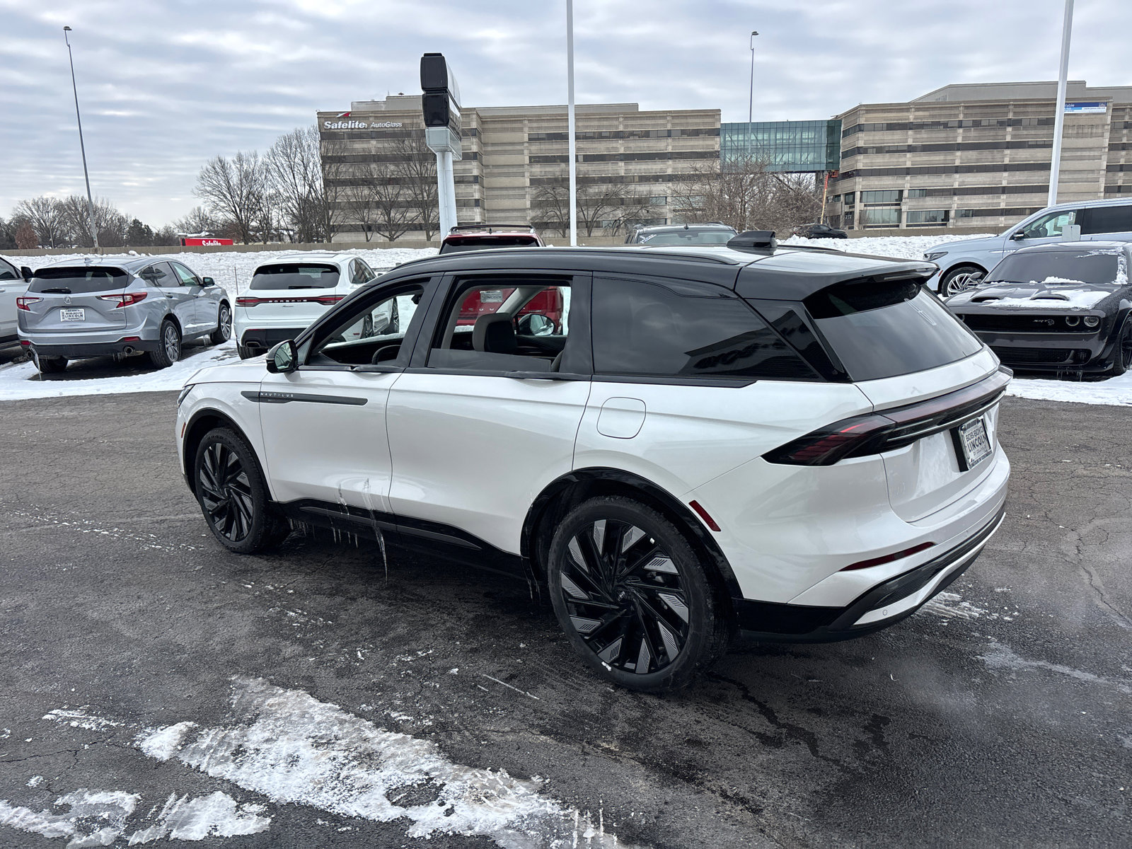 New 2026 Lincoln Nautilus Reserve w/ Jet Appearance Package AWD/4WD image 5
