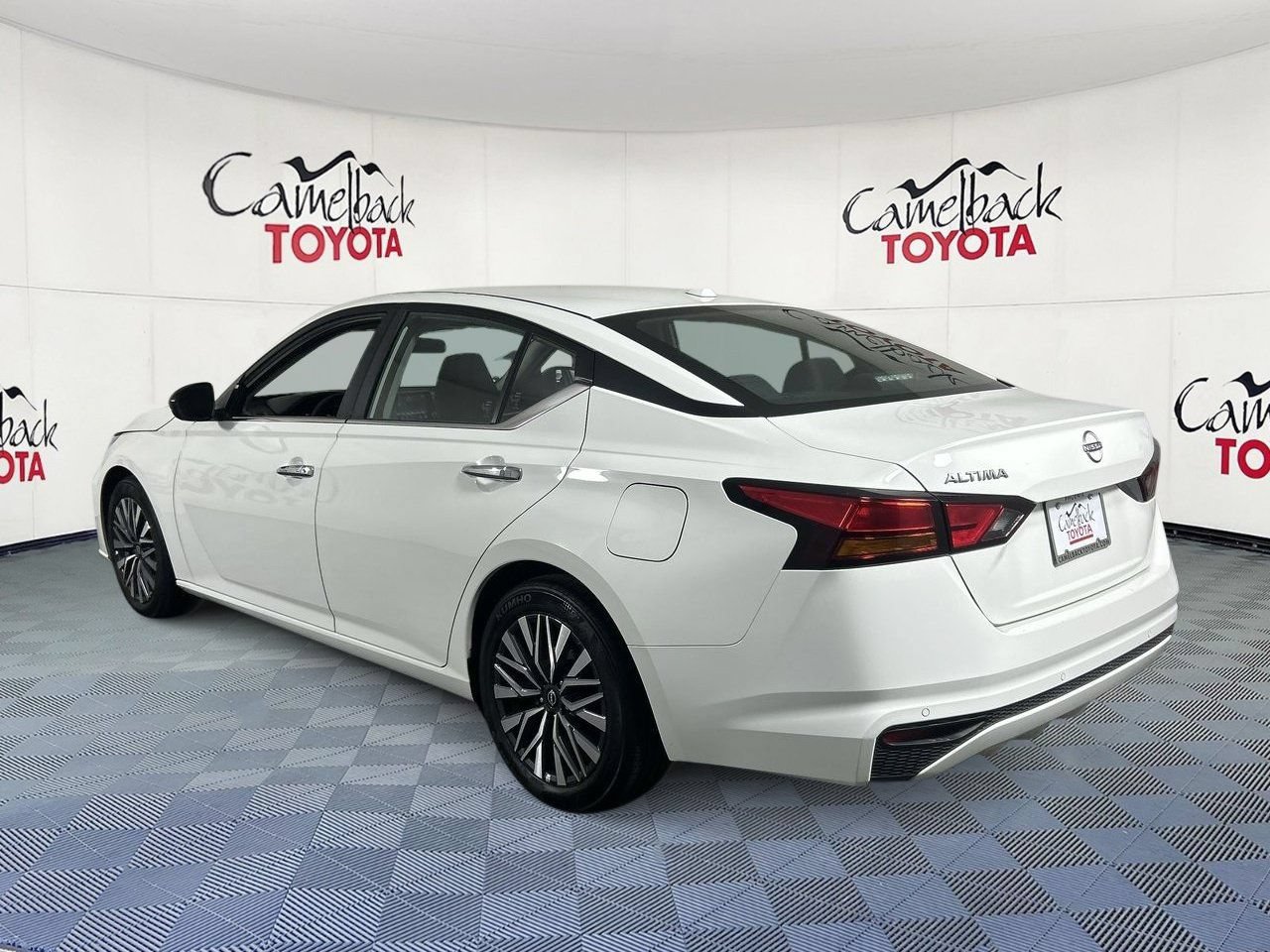 Used 2025 Nissan Altima 2.5 SV FWD image 5