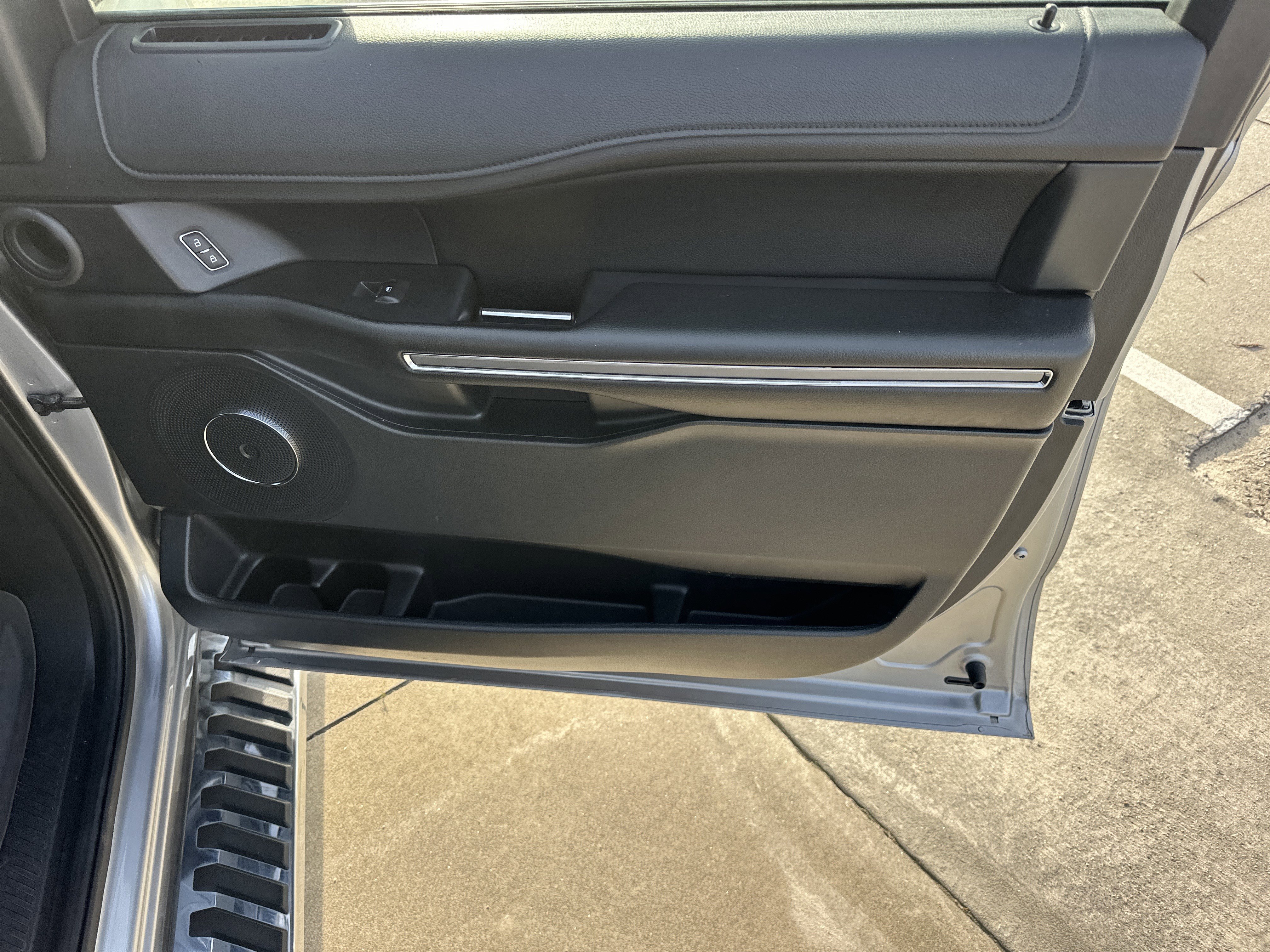 Used 2021 Ford Expedition XLT image 14