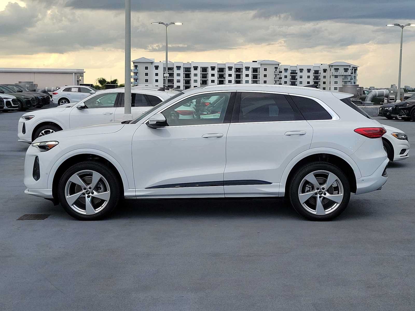 Certified 2025 Audi Q5 Premium Plus w/ Premium Plus AWD/4WD image 3