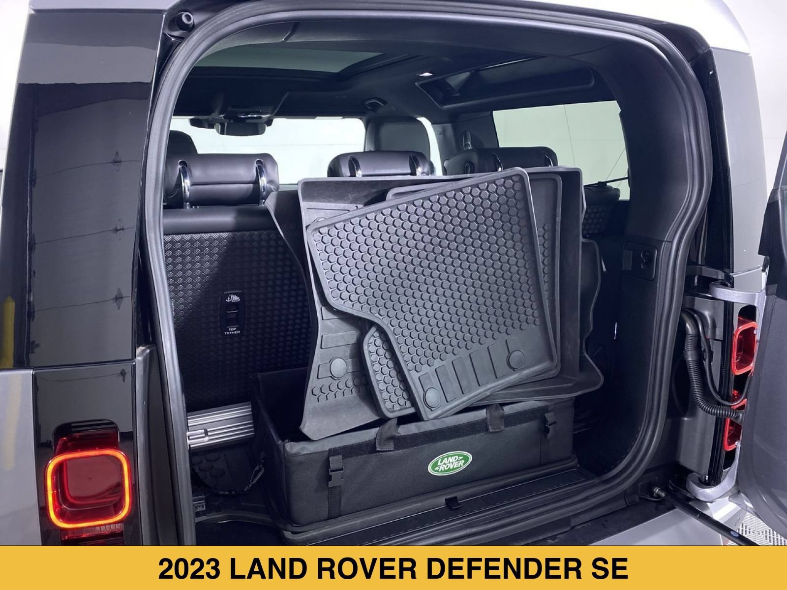 Used 2023 Land Rover Defender 90 SE AWD/4WD image 16