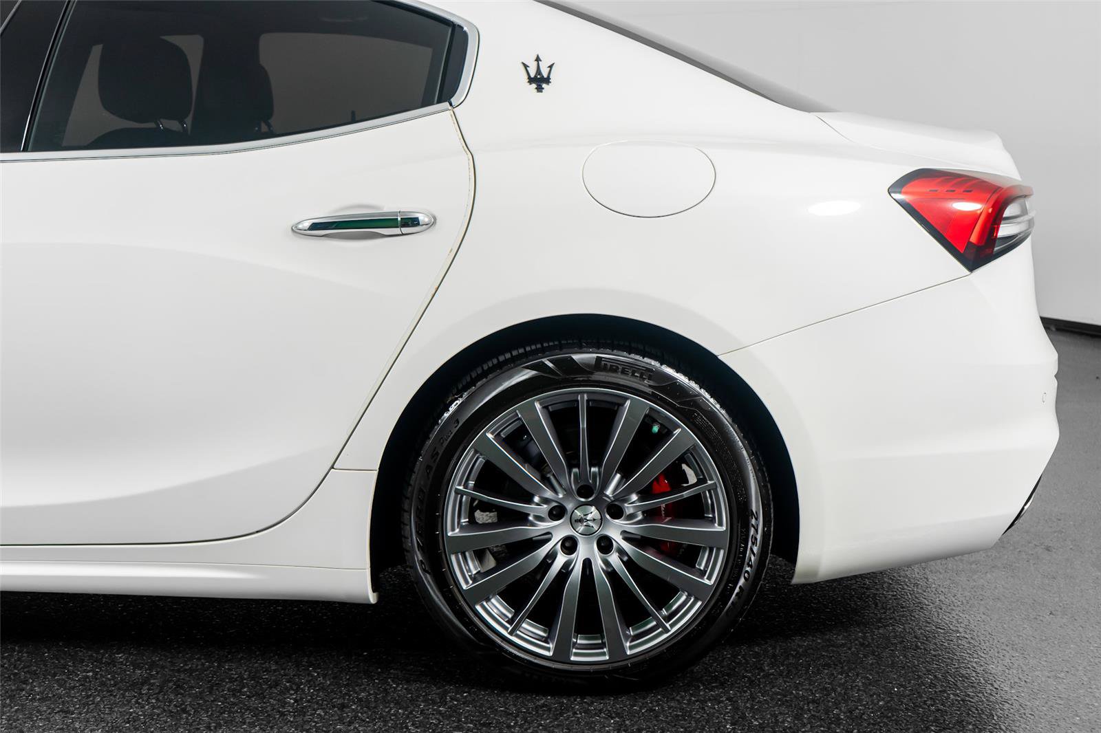 Used 2023 Maserati Ghibli Modena RWD image 16