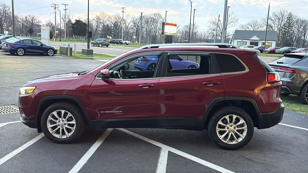 Used 2019 Jeep Cherokee Latitude w/ Cold Weather Group image 3