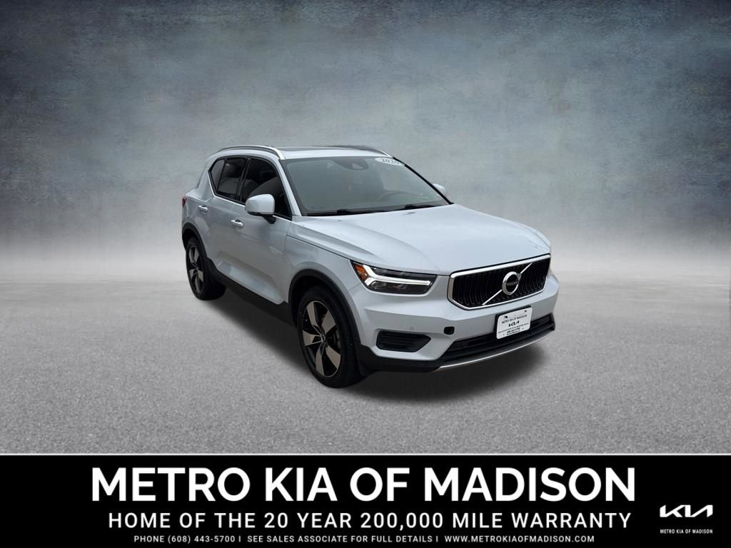 Used 2020 Volvo XC40 T5 Momentum image 7