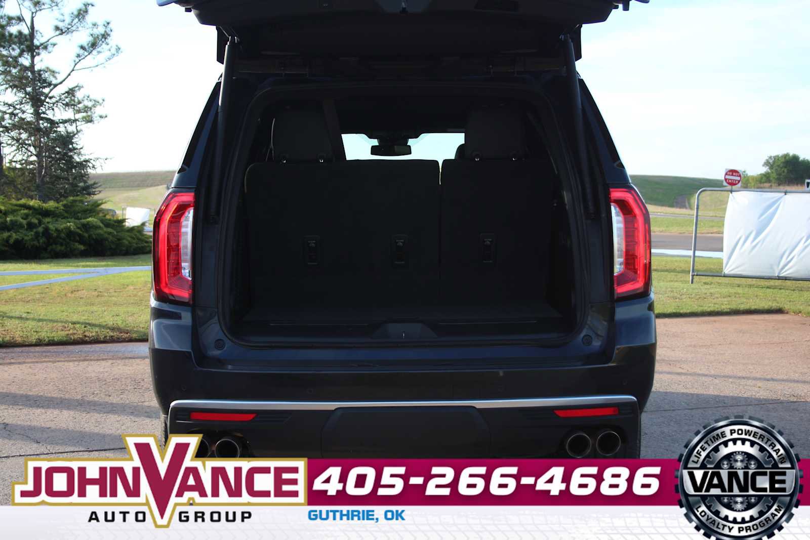 Used 2023 GMC Yukon Denali w/ Max Trailering Package AWD/4WD image 9
