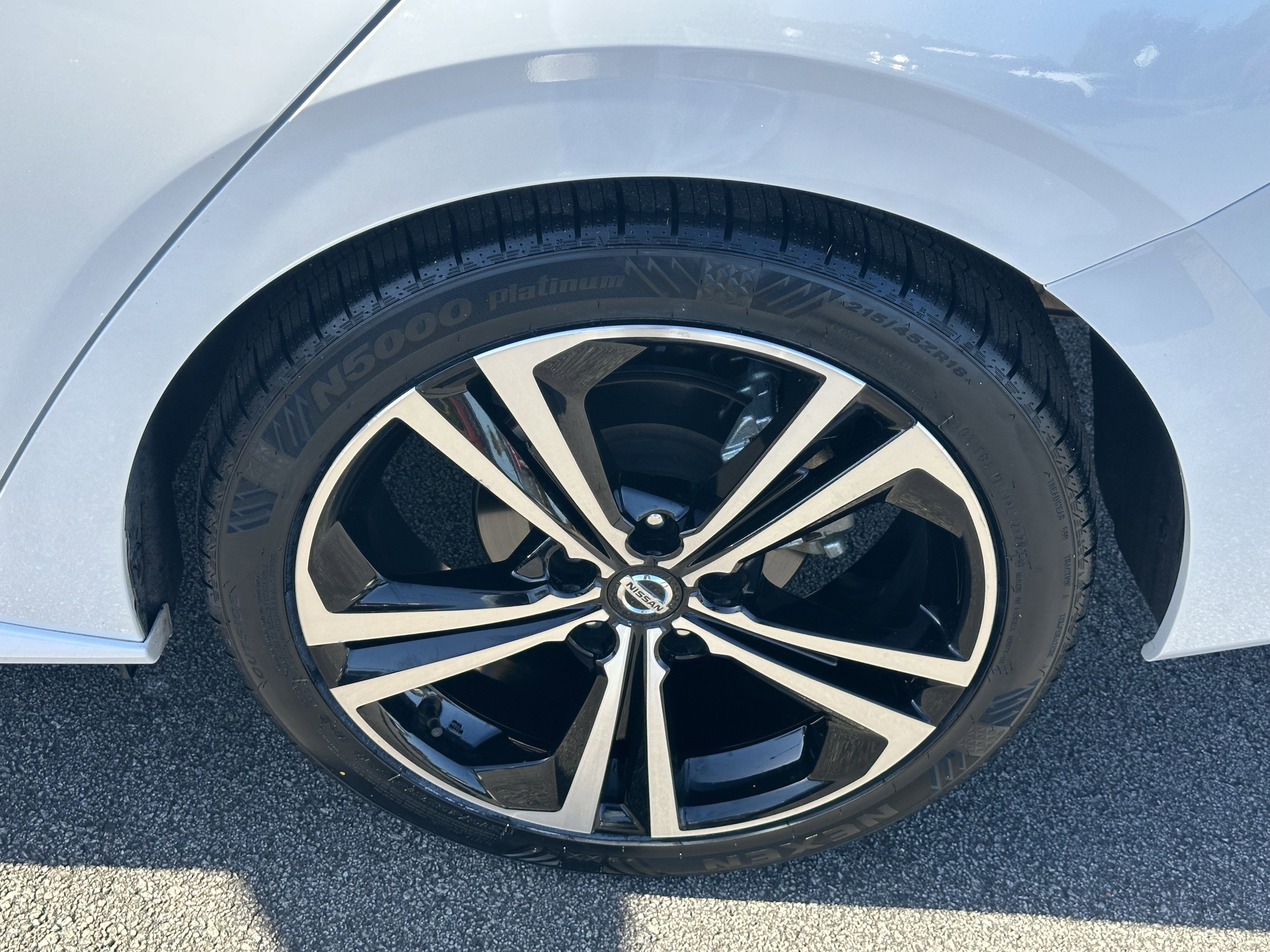 Used 2023 Nissan Sentra SR w/ SR Premium Package image 21