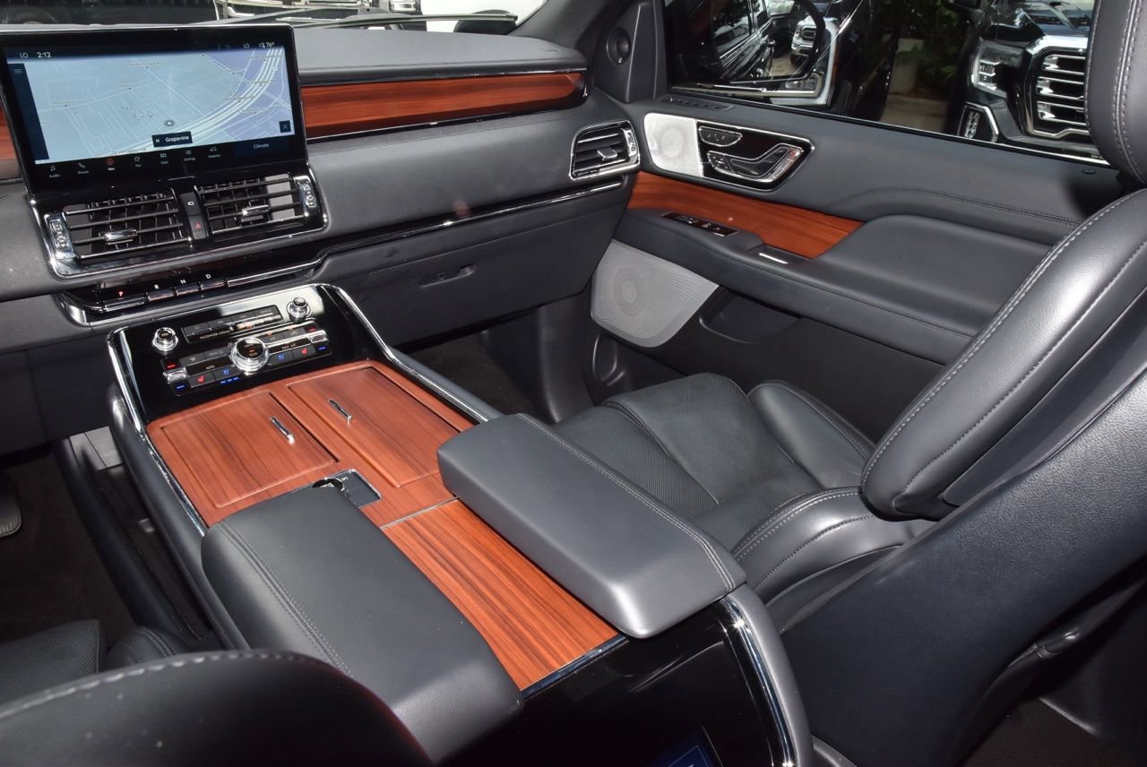 Certified 2024 Lincoln Navigator Reserve AWD/4WD image 18