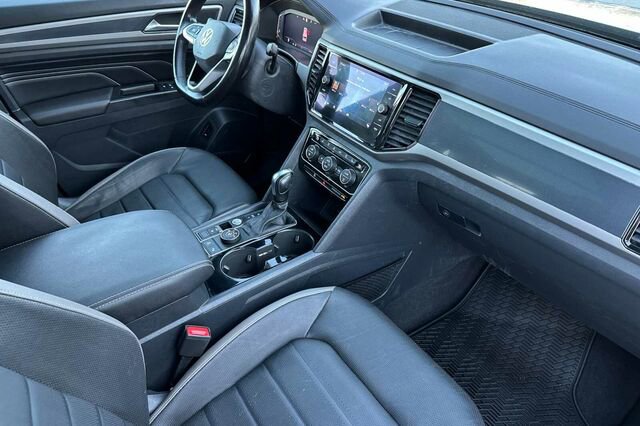 Used 2020 Volkswagen Atlas Cross Sport SEL Premium image 16