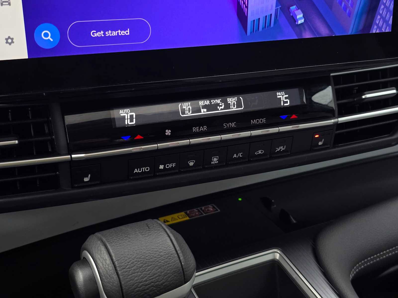 Used 2025 Toyota Sienna XLE image 32