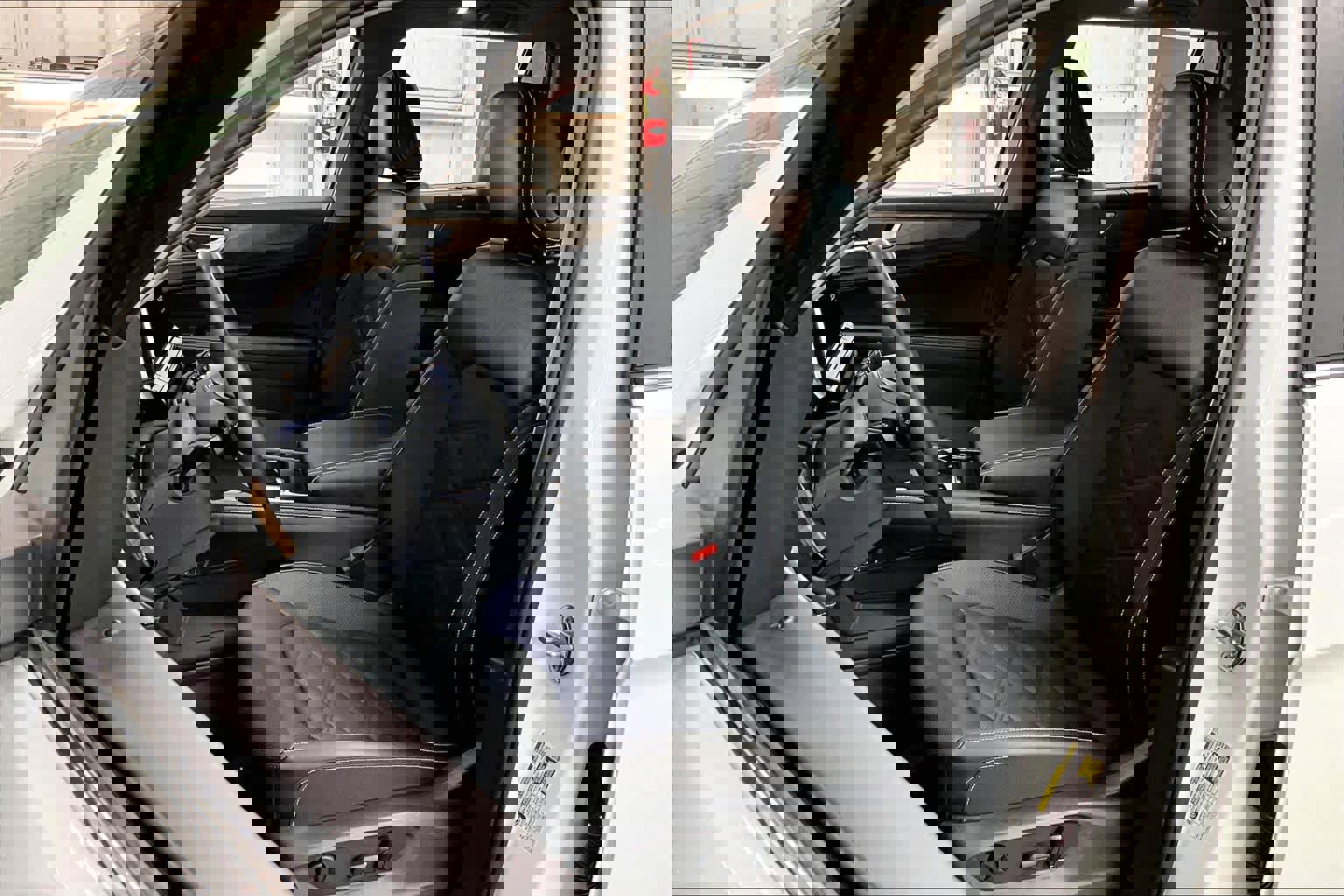 Used 2025 Volkswagen Atlas SE w/ Panoramic Sunroof Package image 28