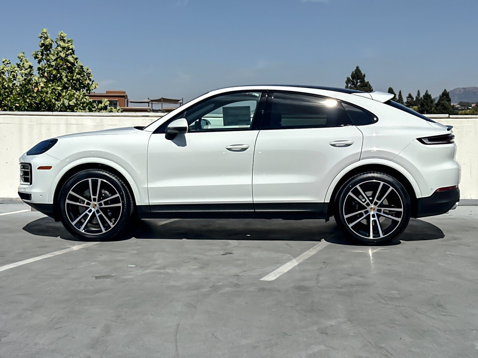 New 2026 Porsche Cayenne Coupe AWD/4WD image 2