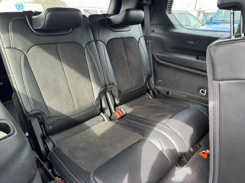 Used 2023 Jeep Grand Cherokee L Laredo RWD image 19