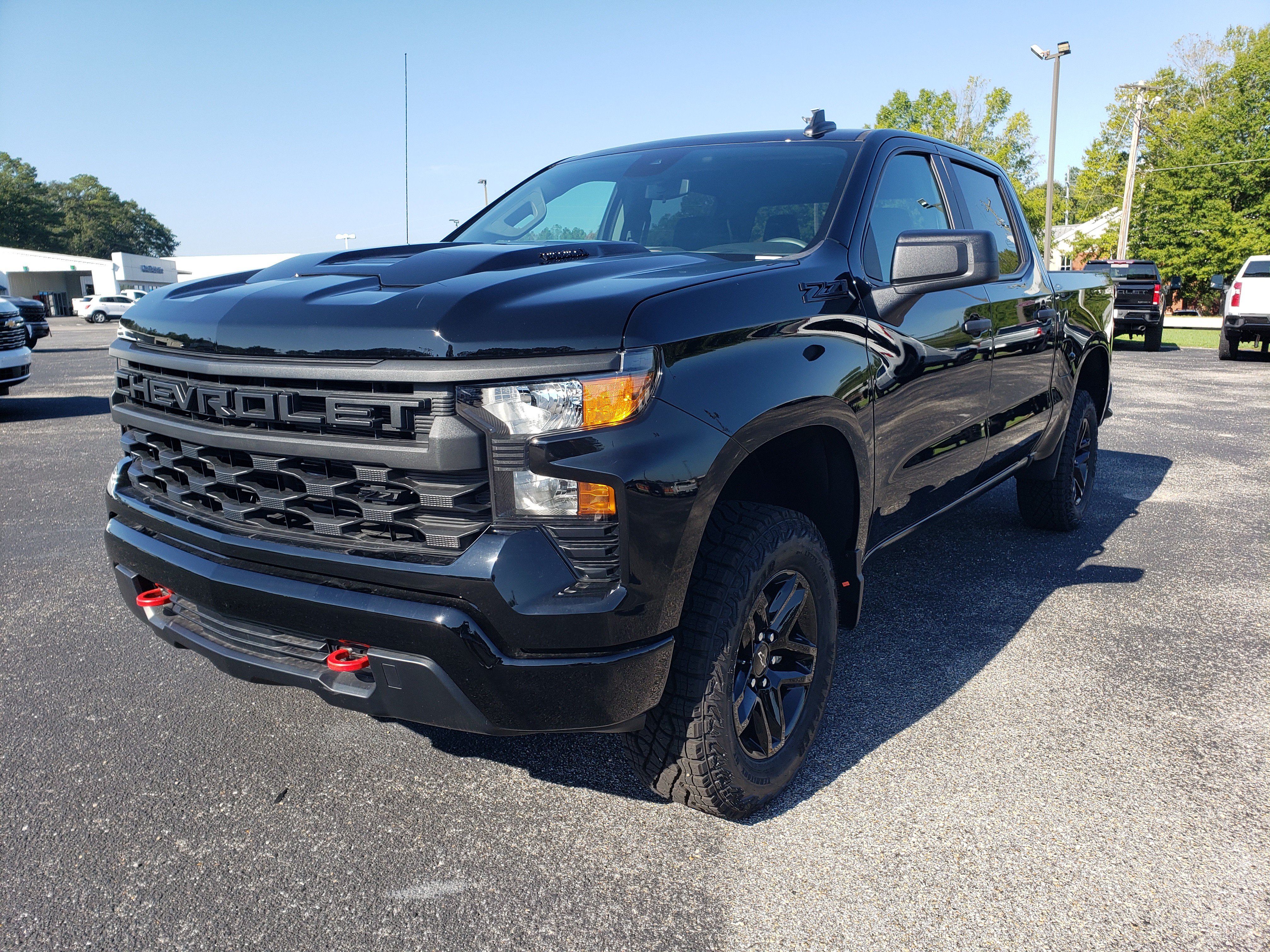 New 2026 Chevrolet Silverado 1500 Custom Trail Boss w/ LPO, Dark Essentials Package AWD/4WD image 2