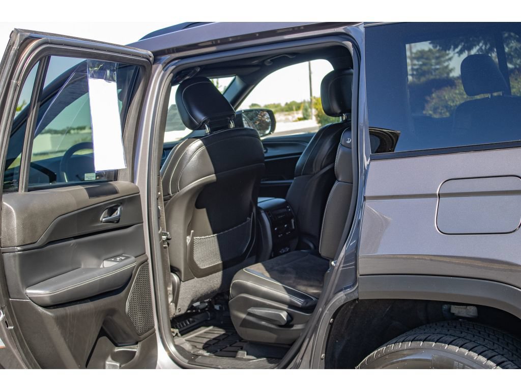Used 2023 Jeep Grand Cherokee L Laredo AWD/4WD image 16