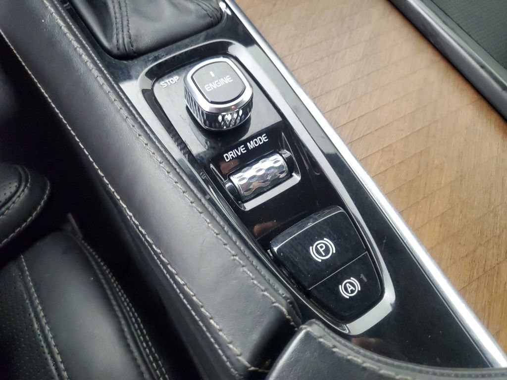 Used 2017 Volvo S90 T6 Inscription w/ Vision Package image 17