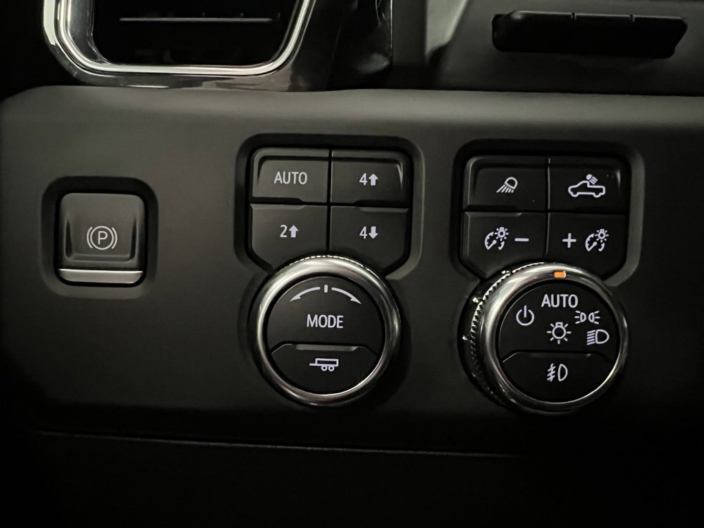 Used 2024 GMC Sierra 3500 Denali w/ Denali Reserve Package image 35