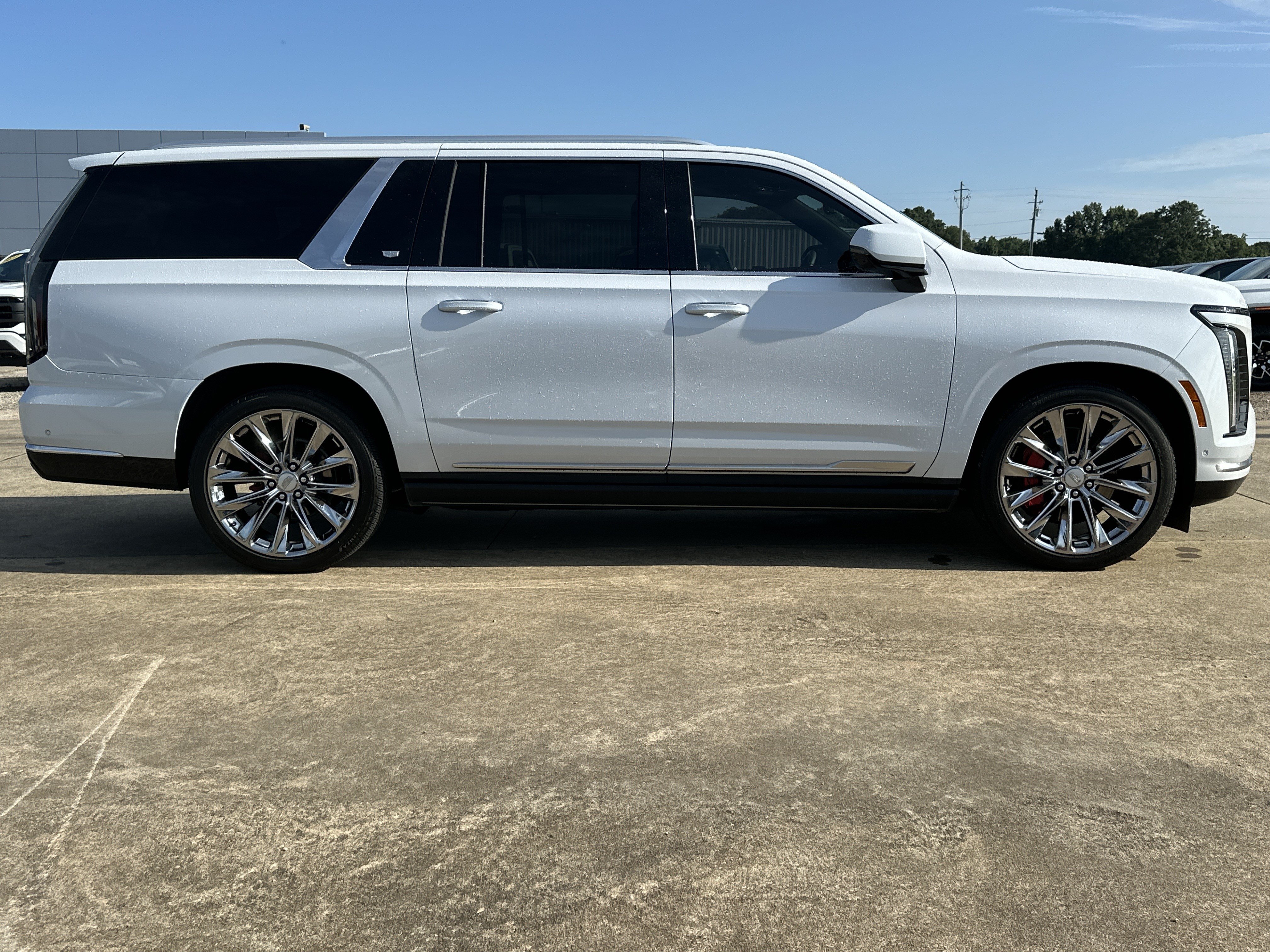Certified 2026 Cadillac Escalade ESV Luxury w/ LPO, Radiant Package AWD/4WD image 4