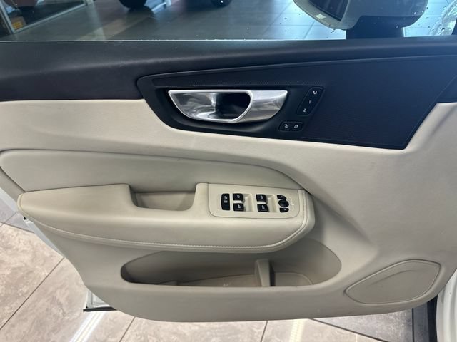 Used 2023 Volvo XC60 B5 Plus AWD/4WD image 17