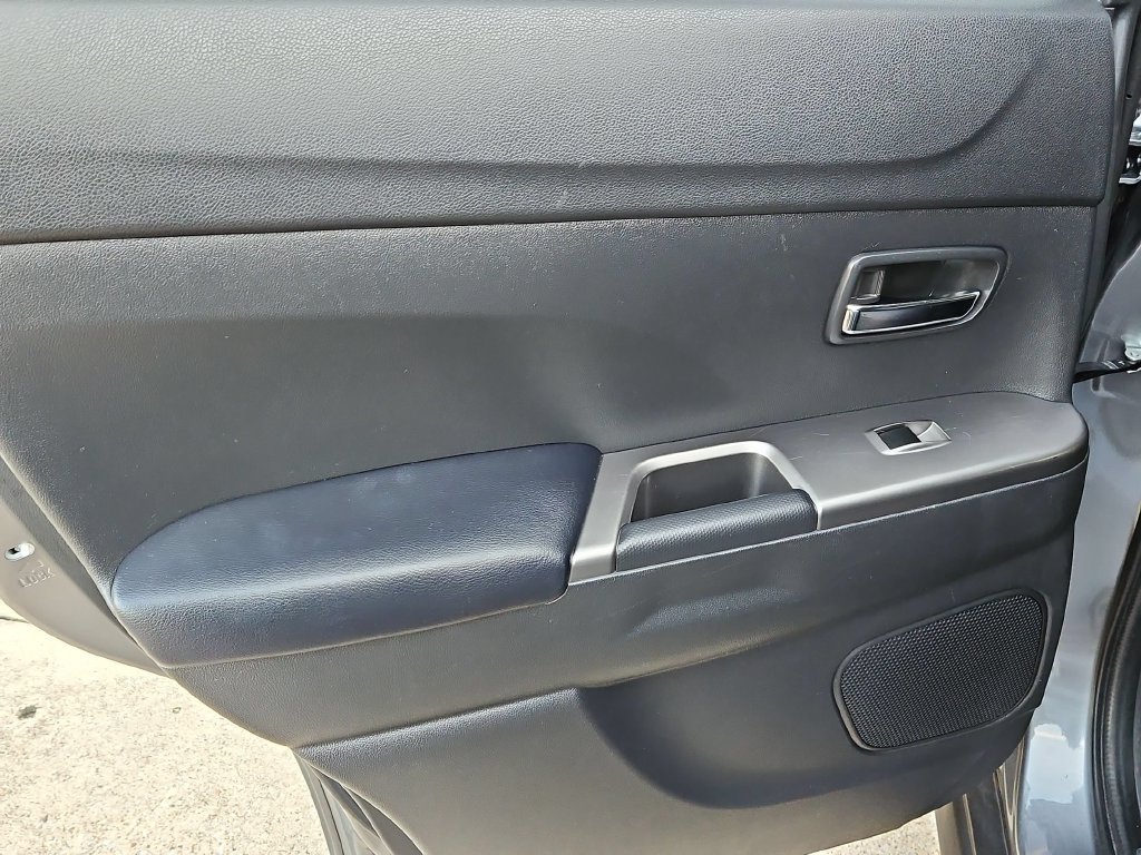 Used 2025 Mitsubishi Outlander Sport SE AWD/4WD image 27