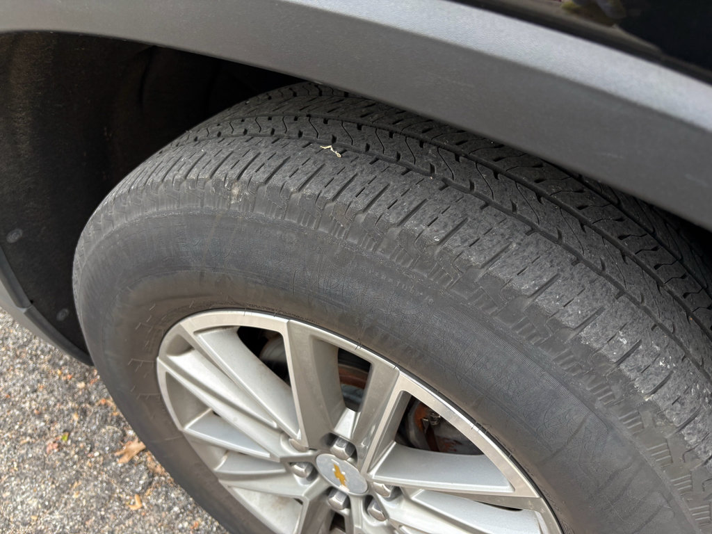 Used 2023 Chevrolet Traverse LT image 10