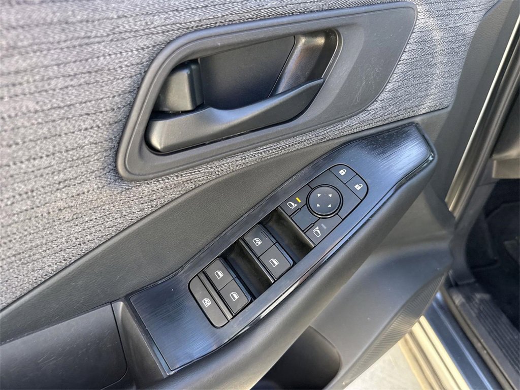 Used 2023 Nissan Rogue S image 21