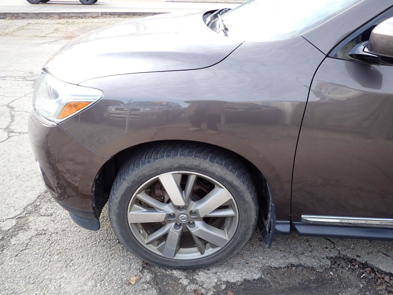 Used 2015 Nissan Pathfinder Platinum w/ Family Entertainment Package image 20