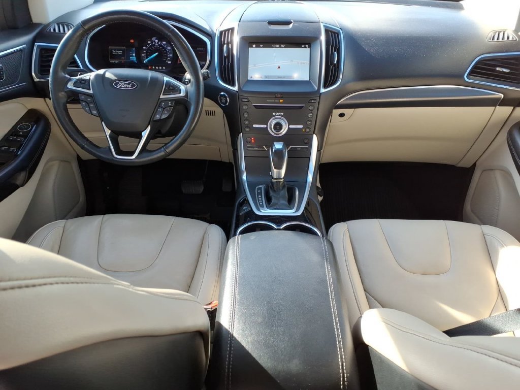 Used 2018 Ford Edge Titanium w/ Technology Package FWD image 10