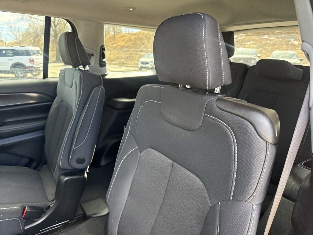 Used 2023 Jeep Grand Cherokee L Laredo image 21