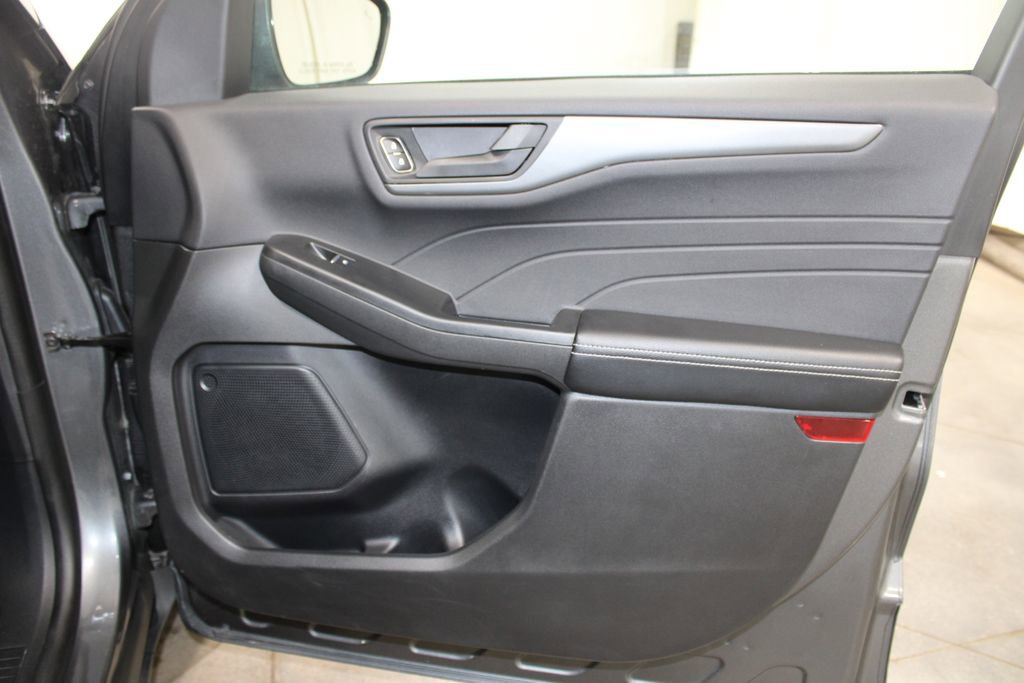 Used 2025 Ford Escape Active AWD/4WD image 33