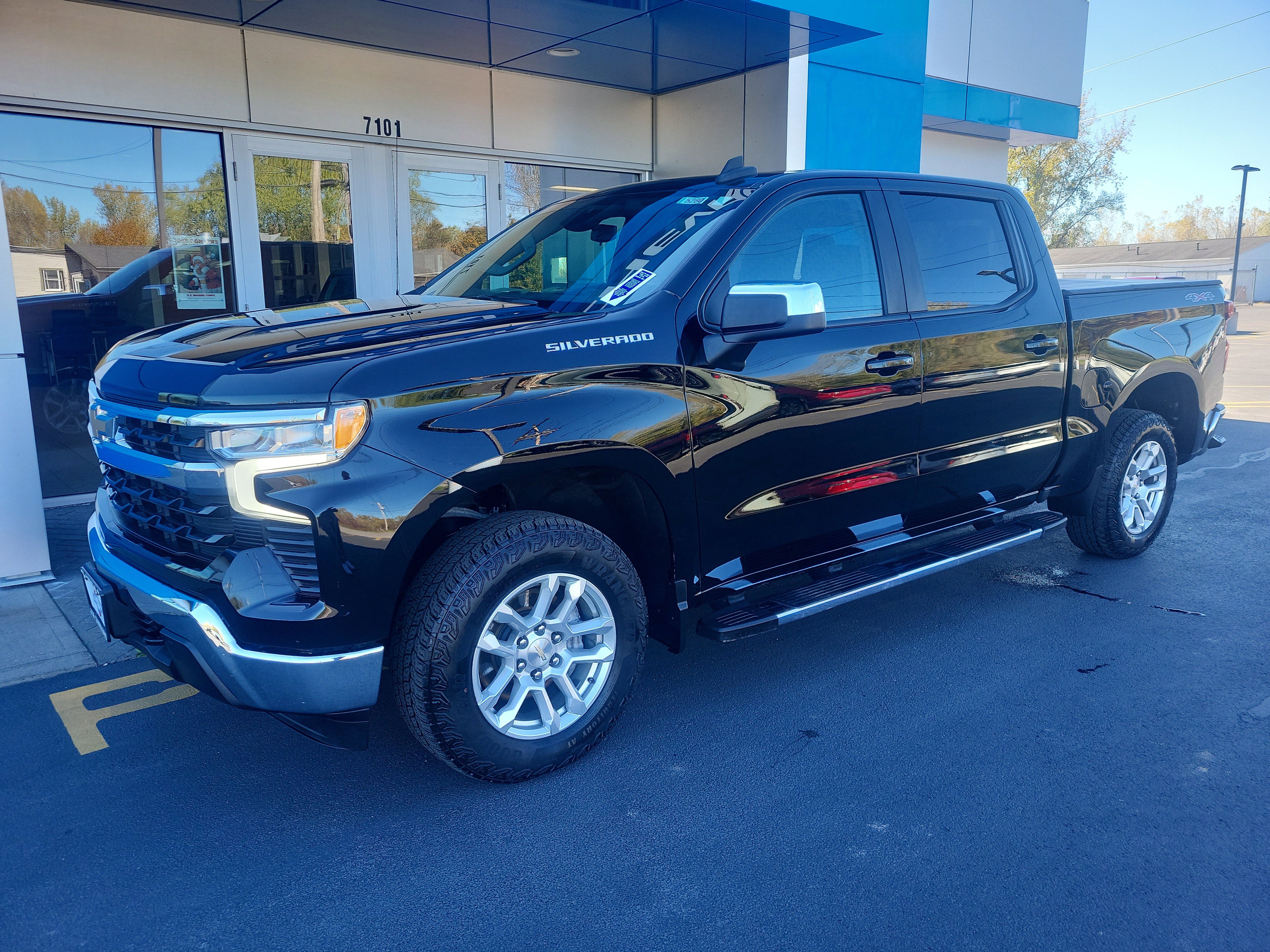 Certified 2022 Chevrolet Silverado 1500 LT image 2