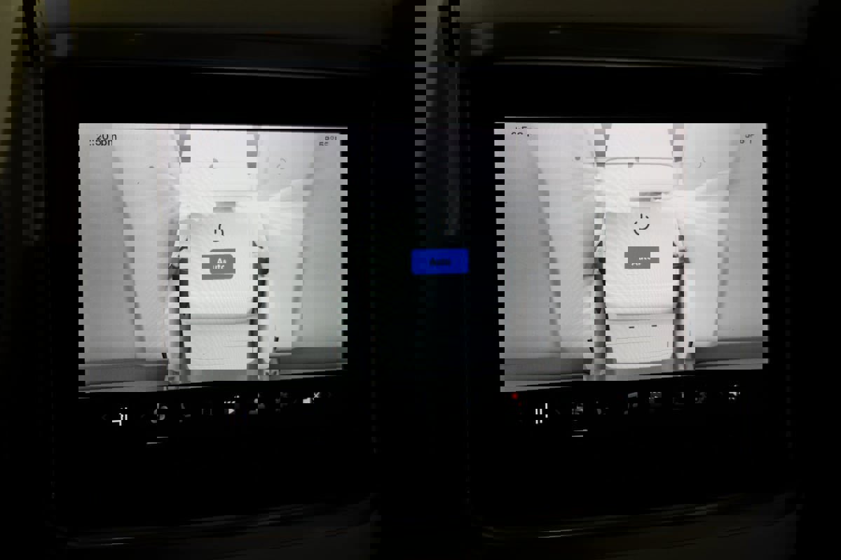 Used 2022 Tesla Model X image 32