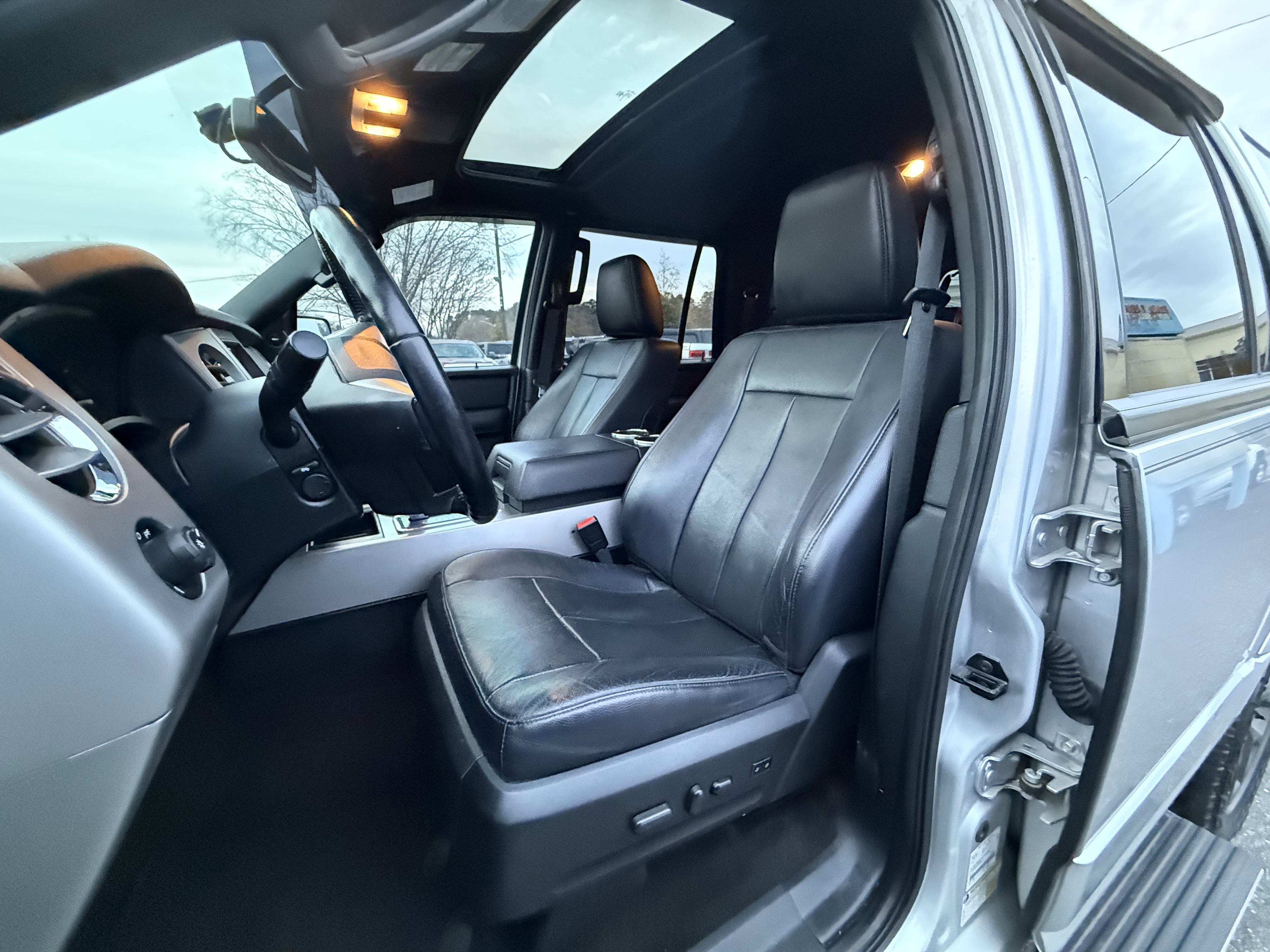 Used 2017 Ford Expedition Limited w/ Equipment Group 301A AWD/4WD image 13
