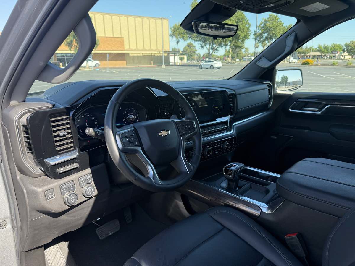 Used 2025 Chevrolet Silverado 1500 LTZ w/ LTZ Premium Package AWD/4WD image 18
