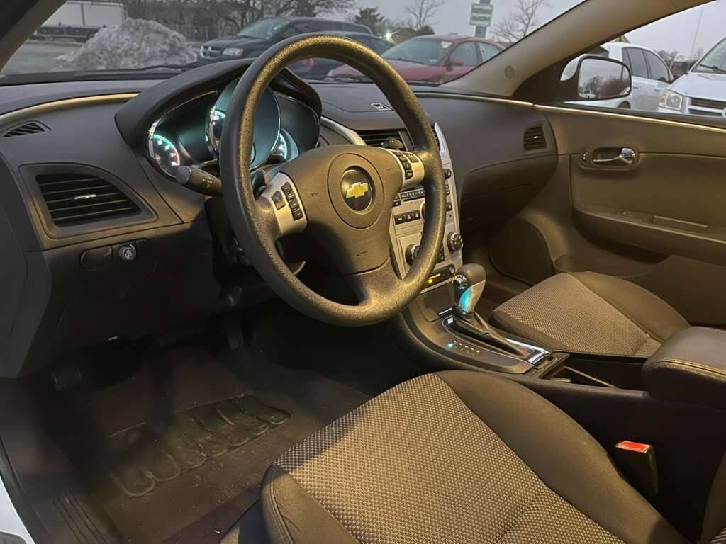 Used 2010 Chevrolet Malibu LT FWD image 21