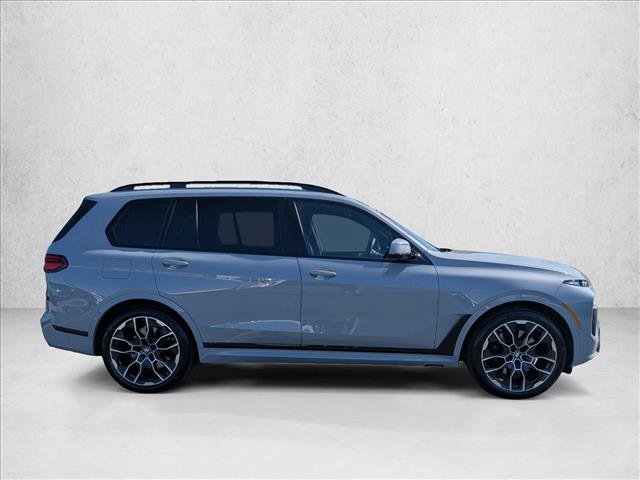 Used 2025 BMW X7 xDrive40i w/ M Sport Package AWD/4WD image 4