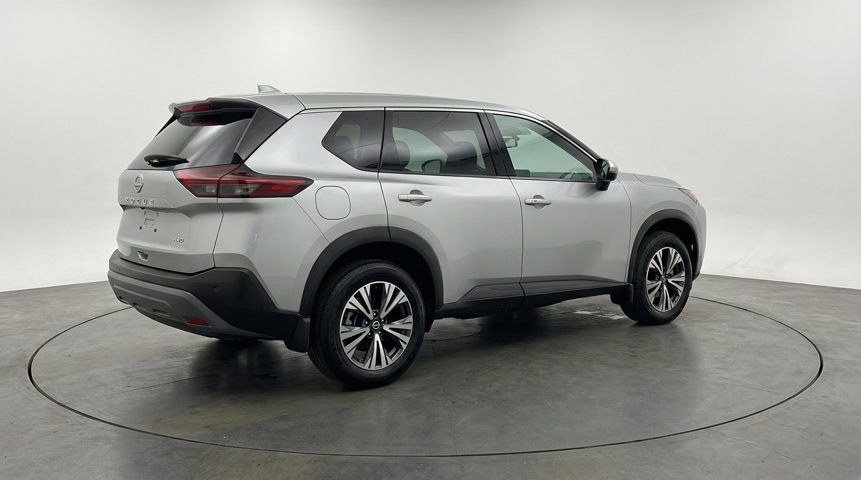 Used 2025 Nissan Rogue SV image 9