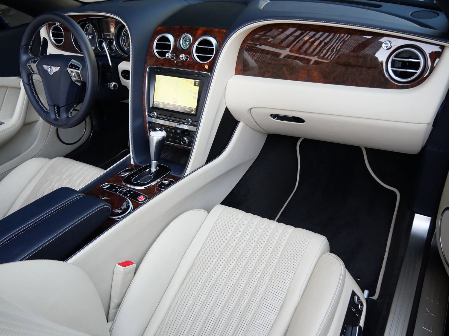 Used 2017 Bentley Continental GT image 2