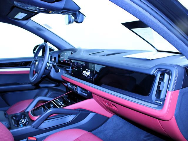 Certified 2025 Porsche Cayenne image 25