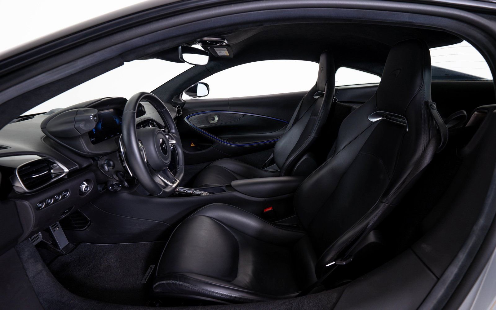 Used 2023 McLaren Artura image 17