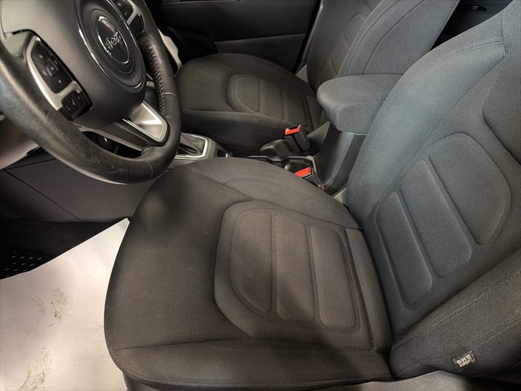 Used 2020 Jeep Renegade Latitude w/ Cold Weather Group AWD/4WD image 22