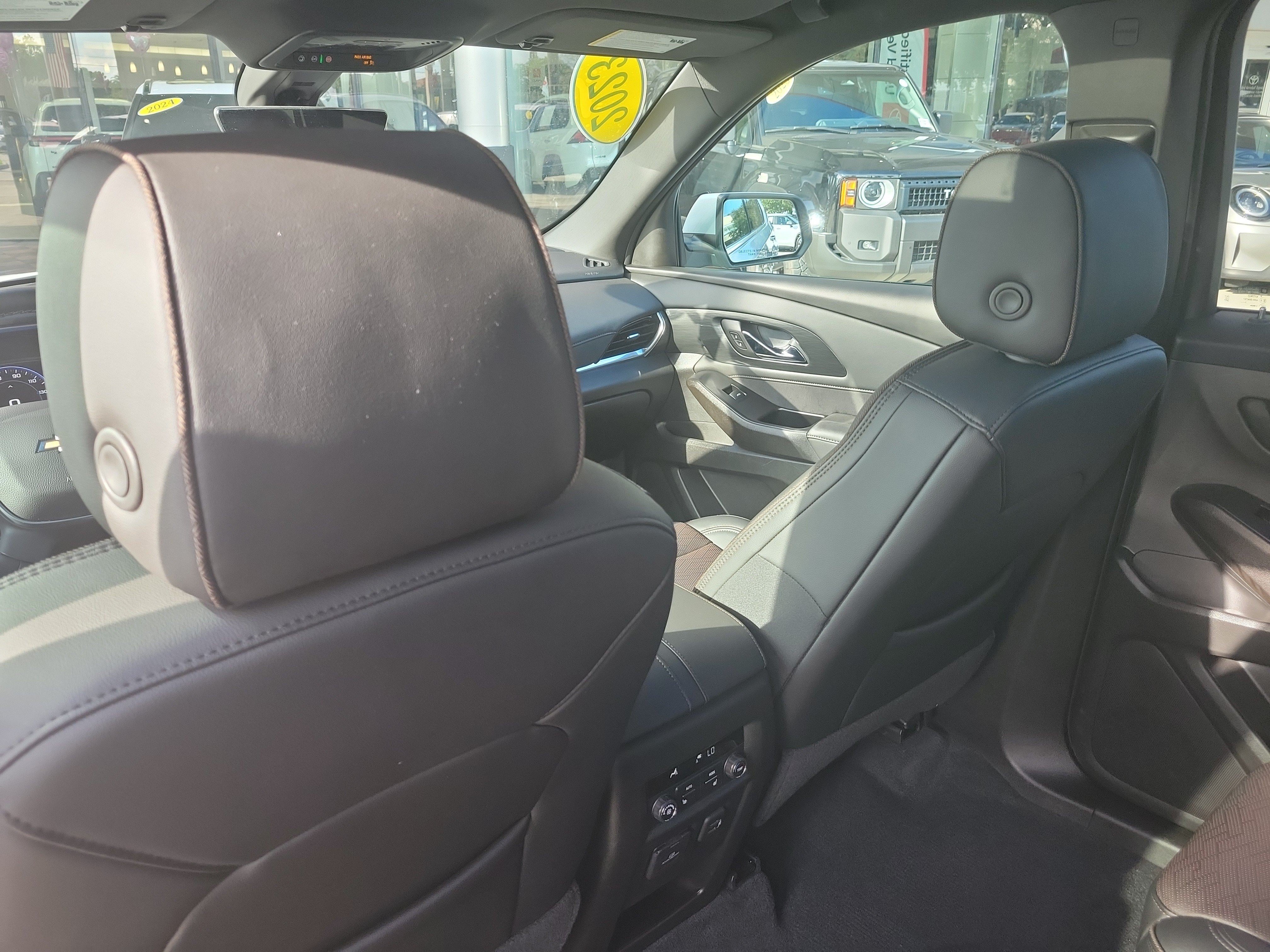 Used 2023 Chevrolet Traverse High Country FWD image 19